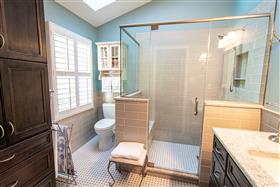 Master Bathroom (50)