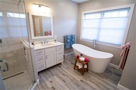 Master Bathroom (49)