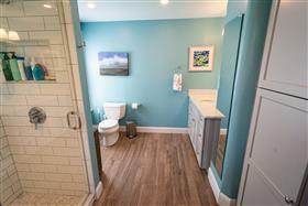 Master Bathroom (58)