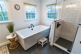 Master Bathroom (59)